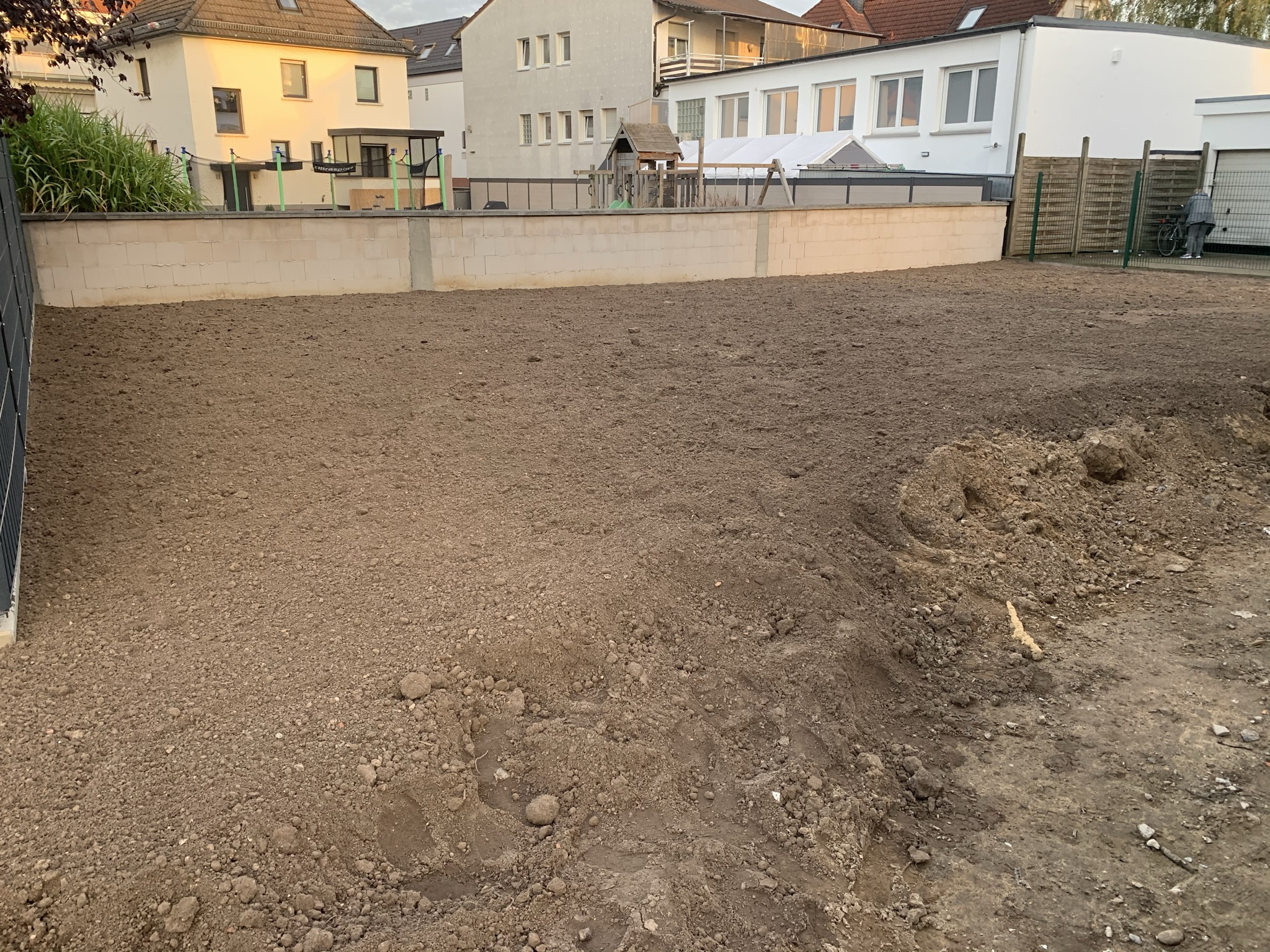 abdichtung-gartenmauer-zum-nachbarn-496215-2.jpeg