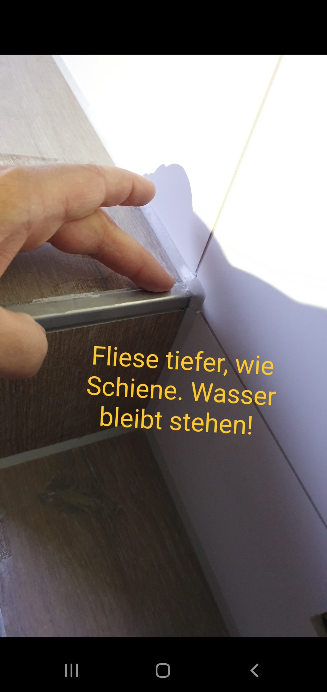 arbeiten-des-fliesenlegers-zum-bemaengeln-350982-3.jpg