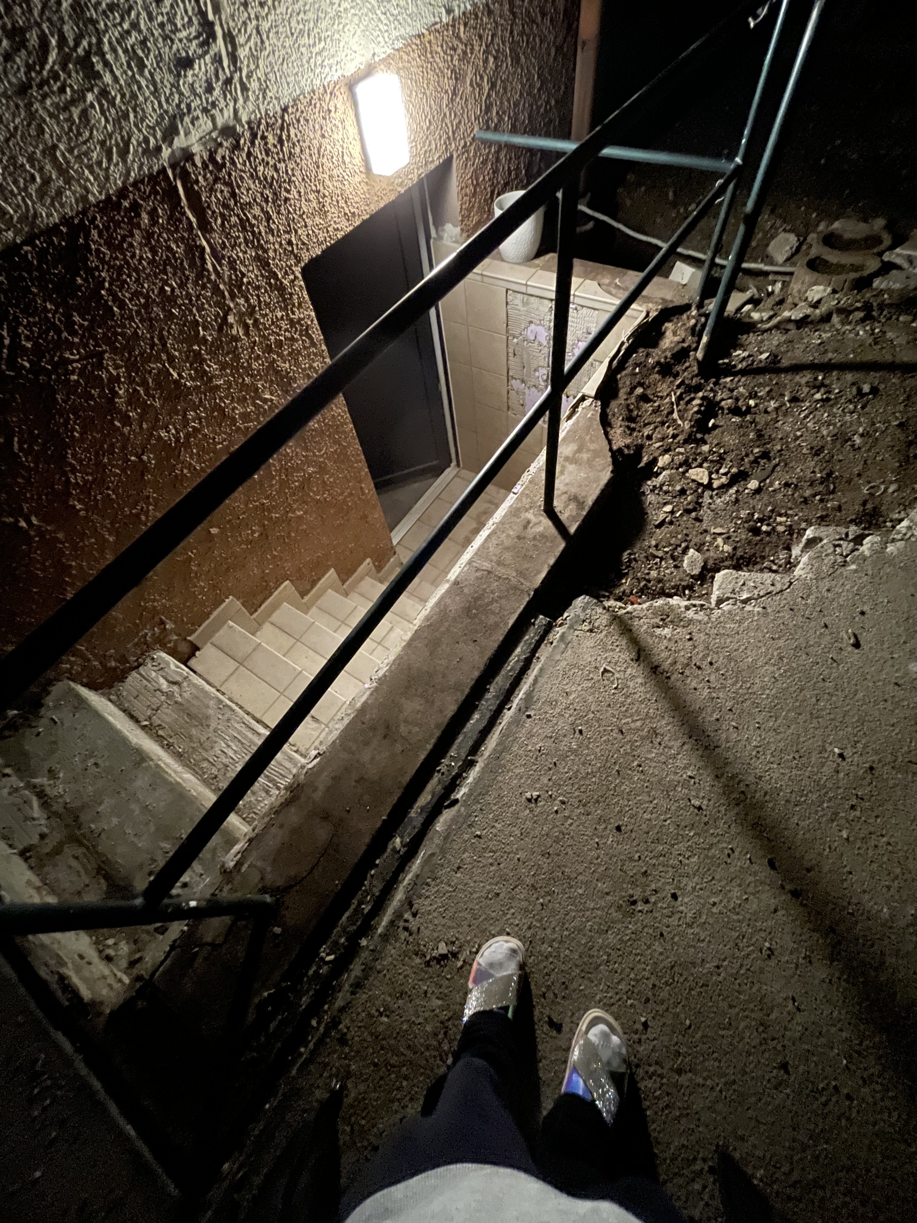 boese-ueberraschung-bei-der-kellertreppe-536252-3.jpeg