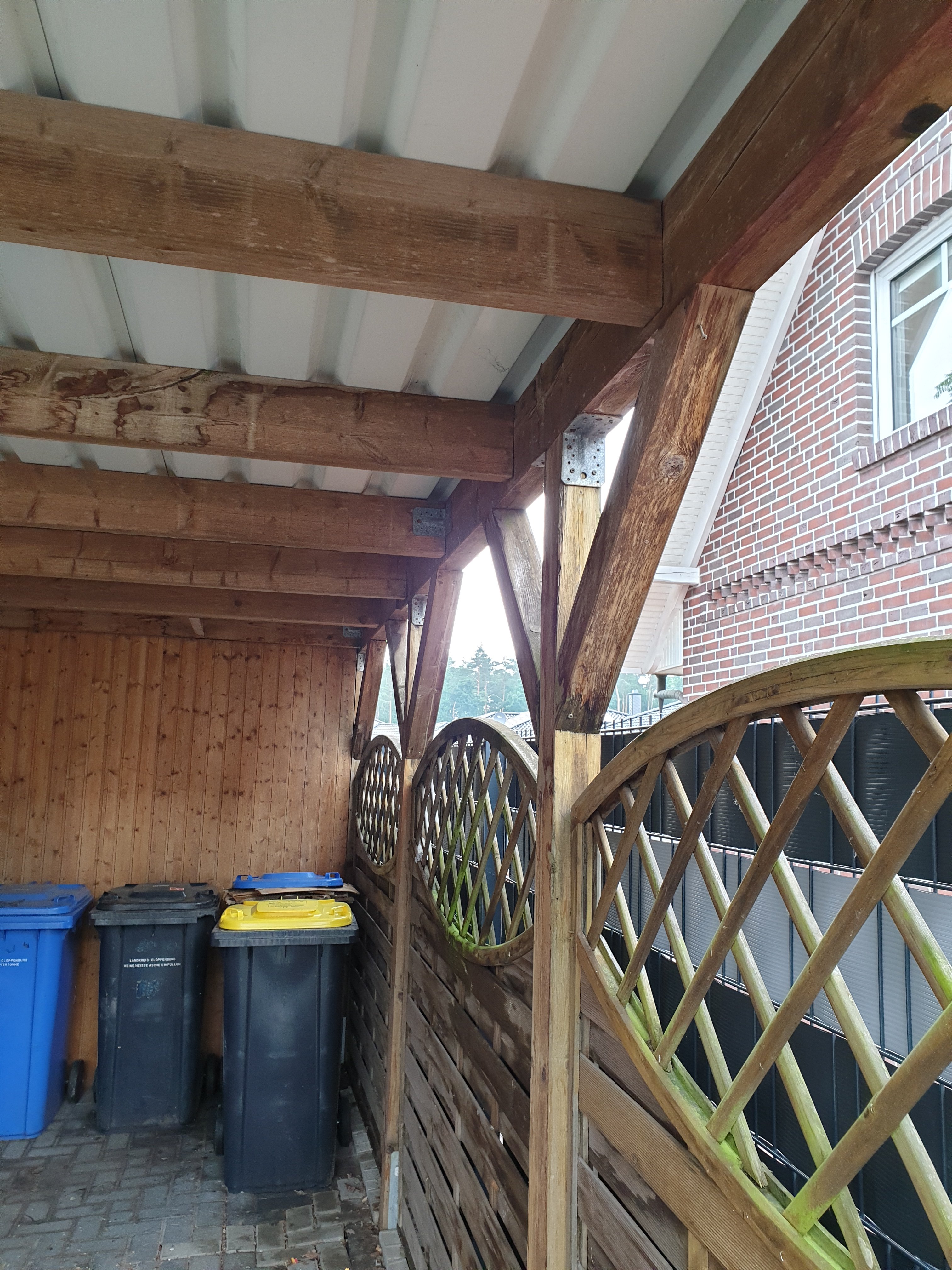 carport-regenwasser-feuchtigkeit-holzbalken-410871-4.jpg