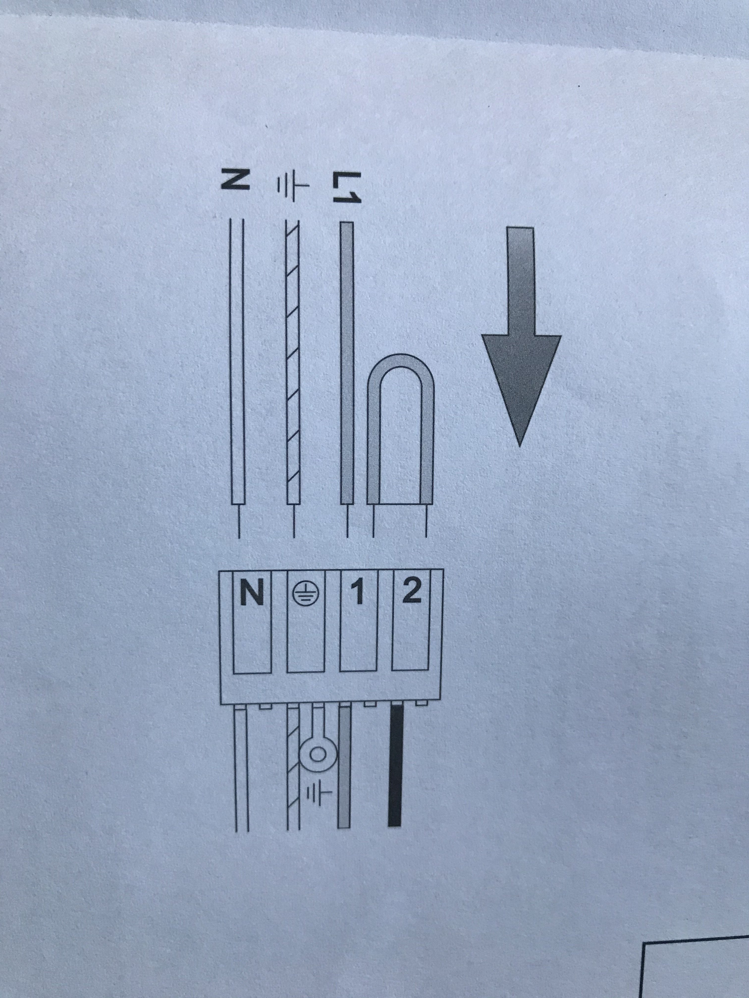 led-badspiegel-anschliessen-graues-kabel-494365-2.jpg