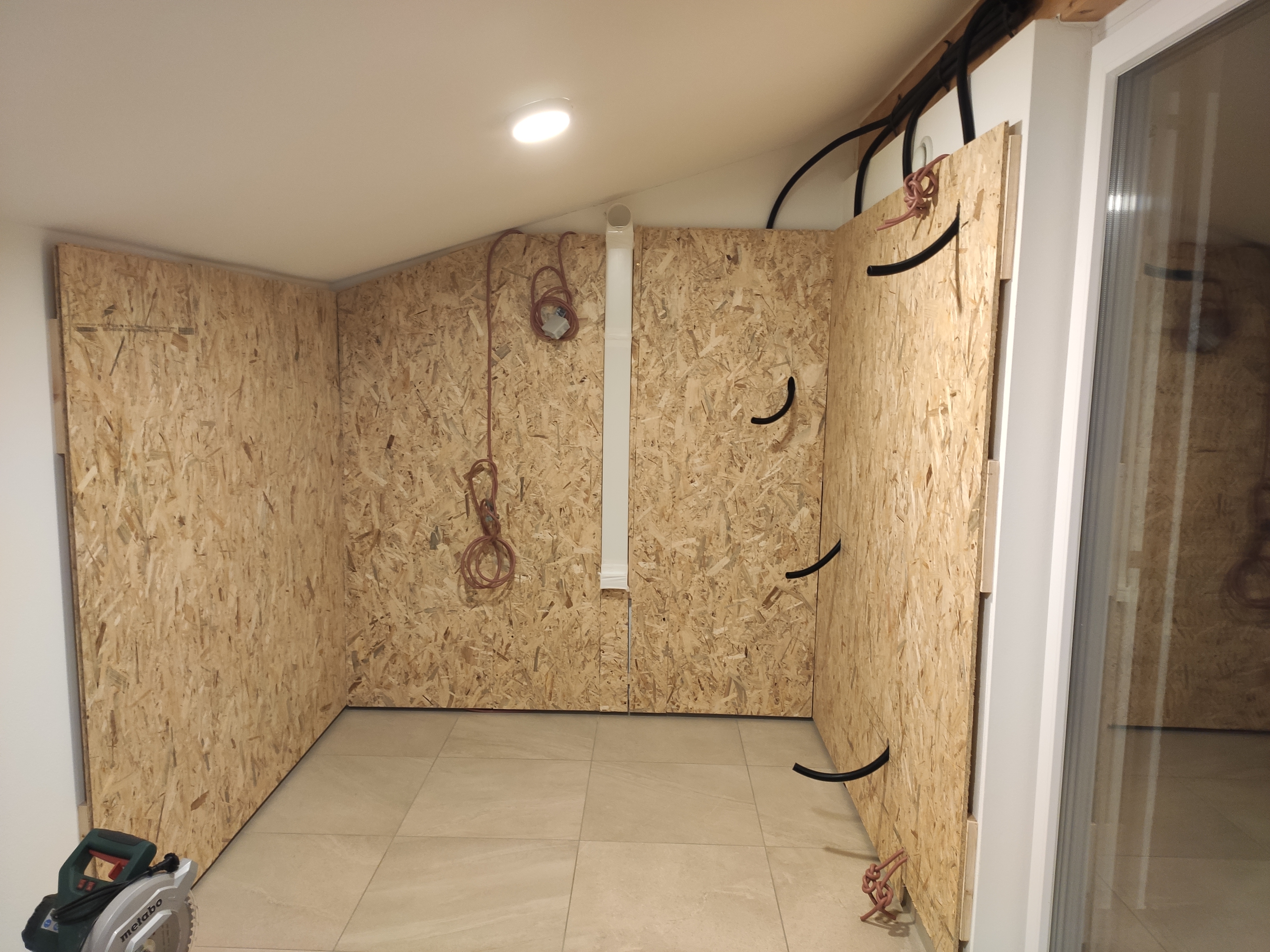 sauna-selbst-bauen-mit-dachschraege-anregungenhinweiseplanungen-455578-1.jpg