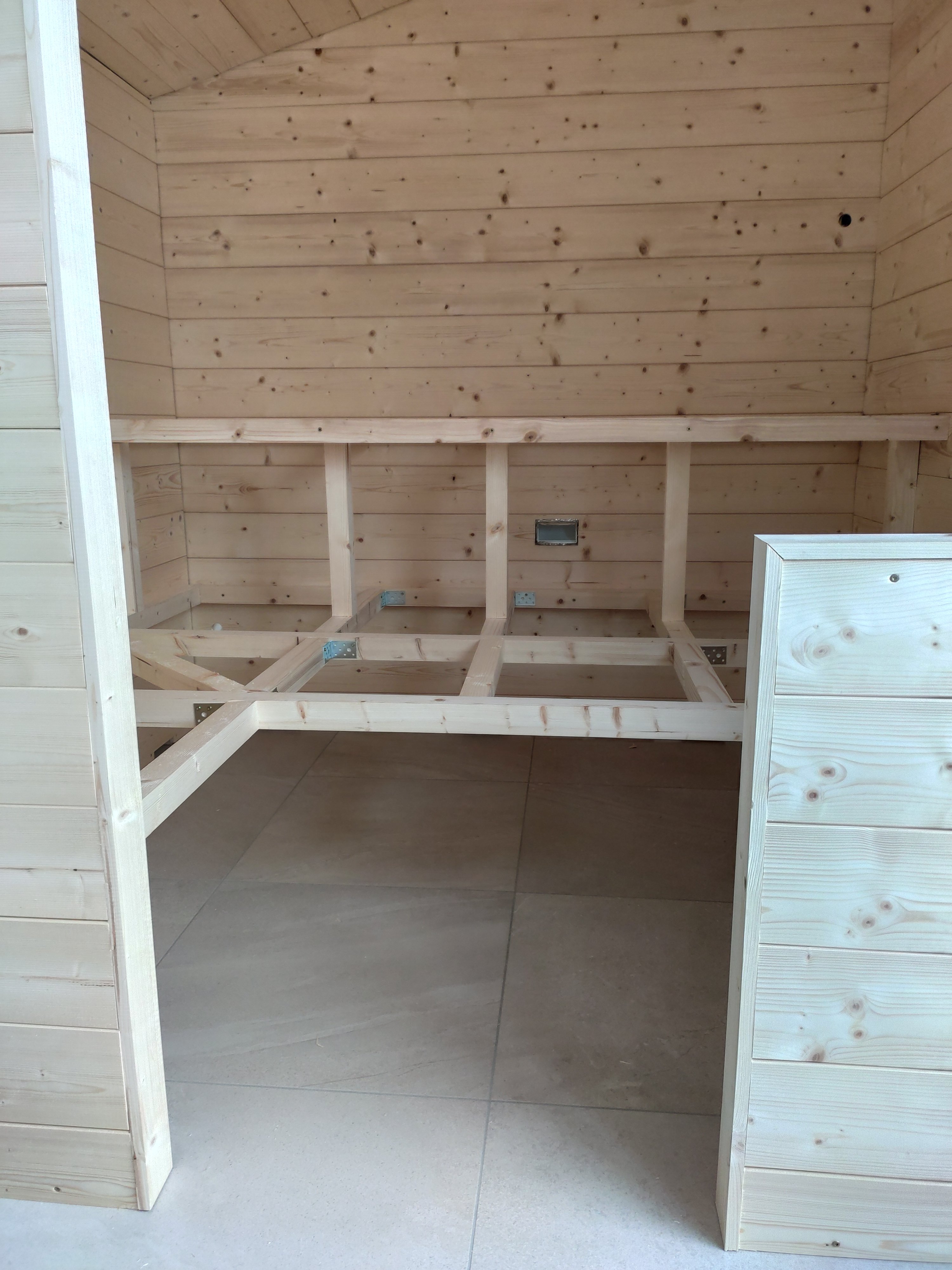 sauna-selbst-bauen-mit-dachschraege-anregungenhinweiseplanungen-467574-3.jpg