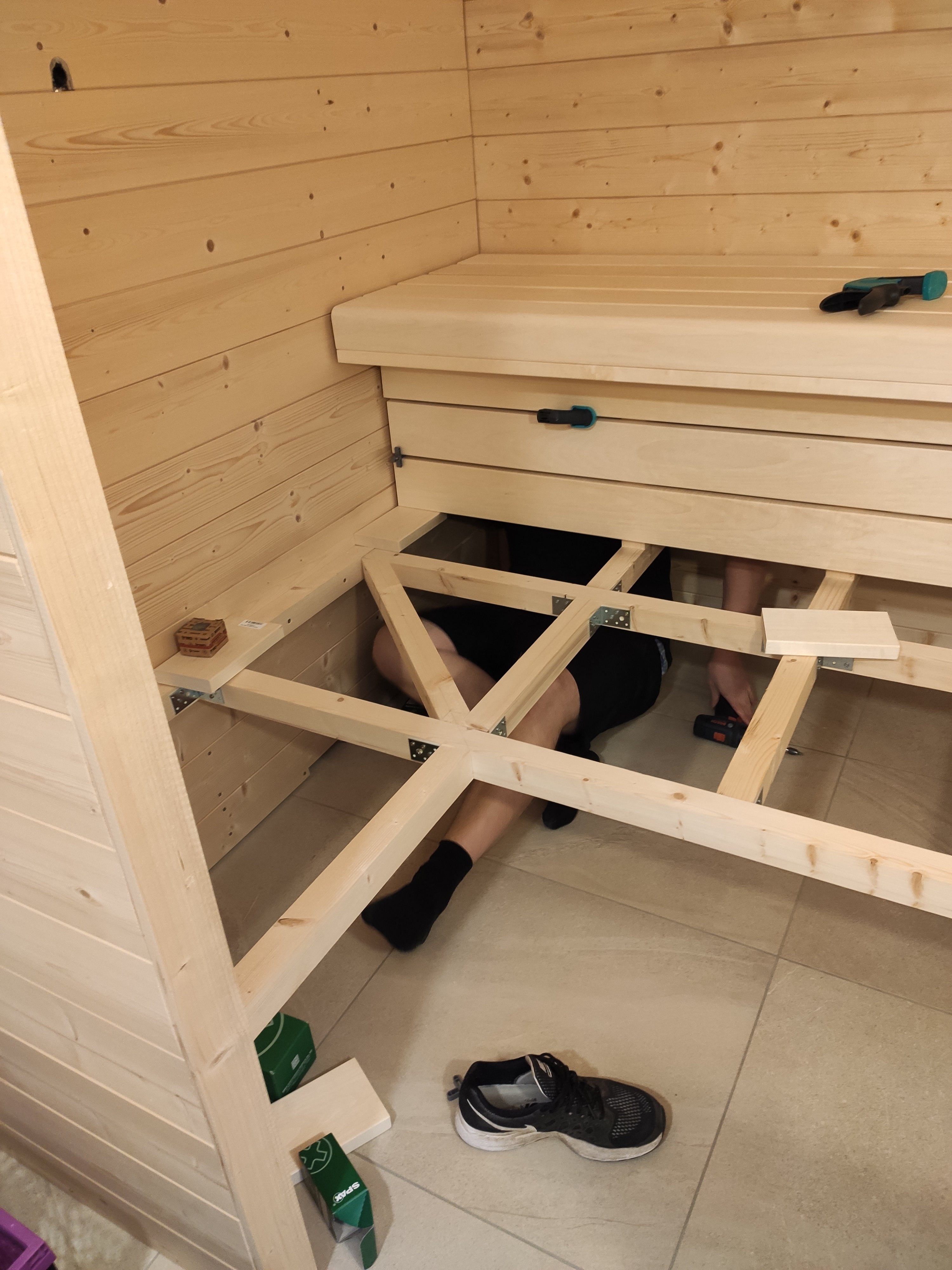 sauna-selbst-bauen-mit-dachschraege-anregungenhinweiseplanungen-470199-2.jpg