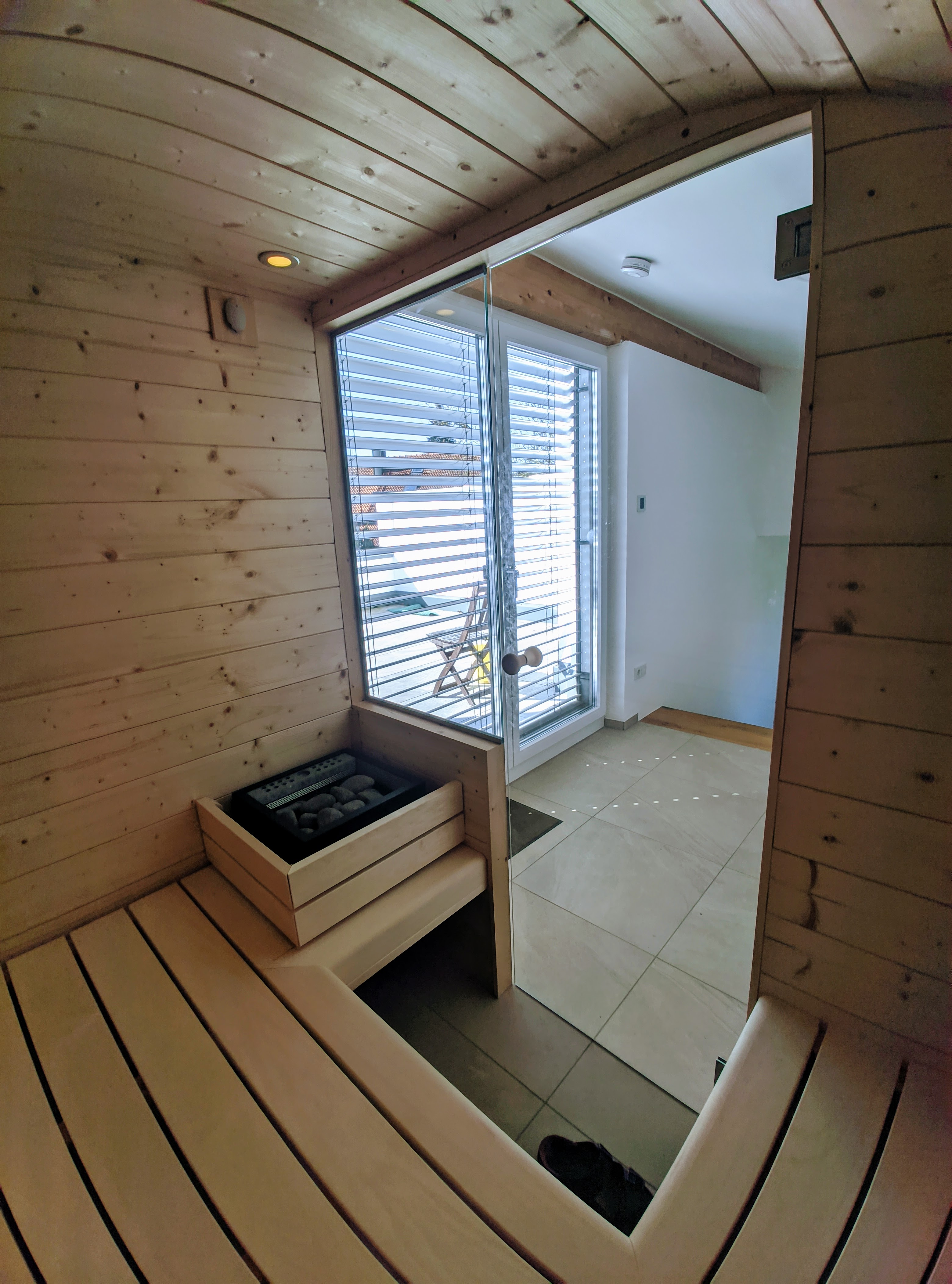 sauna-selbst-bauen-mit-dachschraege-anregungenhinweiseplanungen-483184-3.jpg