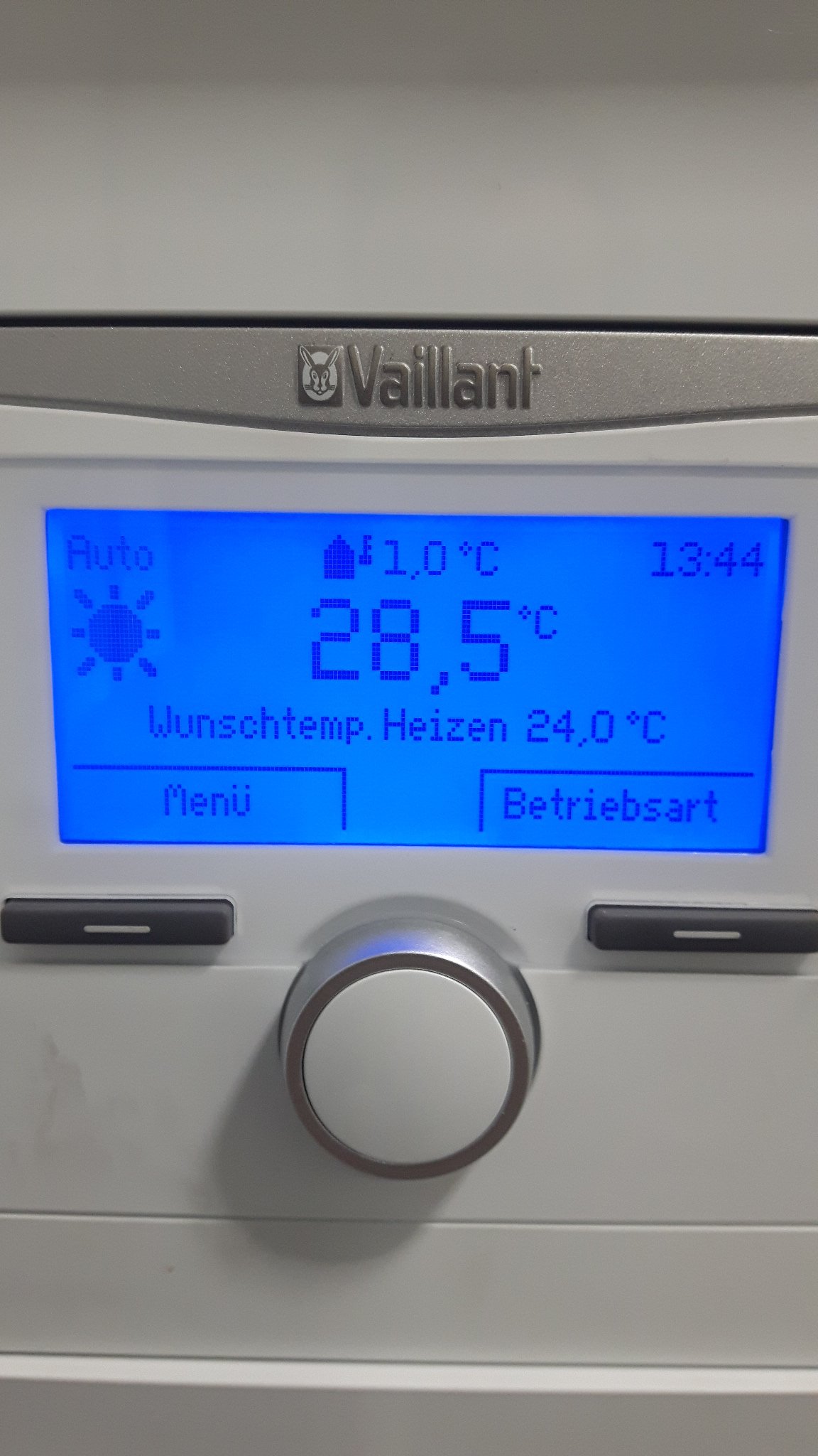 vaillant-arotherm-plus-vwl-35-55-75-610196-1.jpg