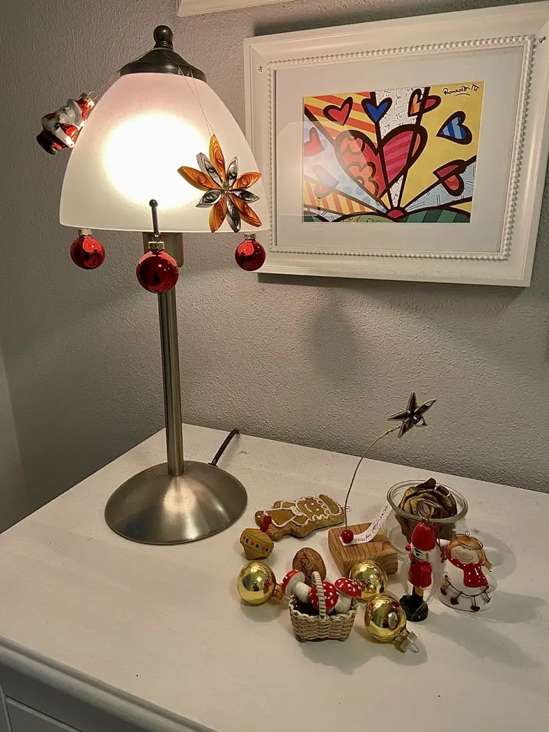 weihnachtlicher-lichterglanz-im-wohnzimmer-612337-6.jpeg